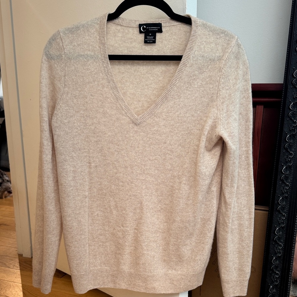 C by Bloomingdale’s Women's Cream Cashmere V-Neck Sweater